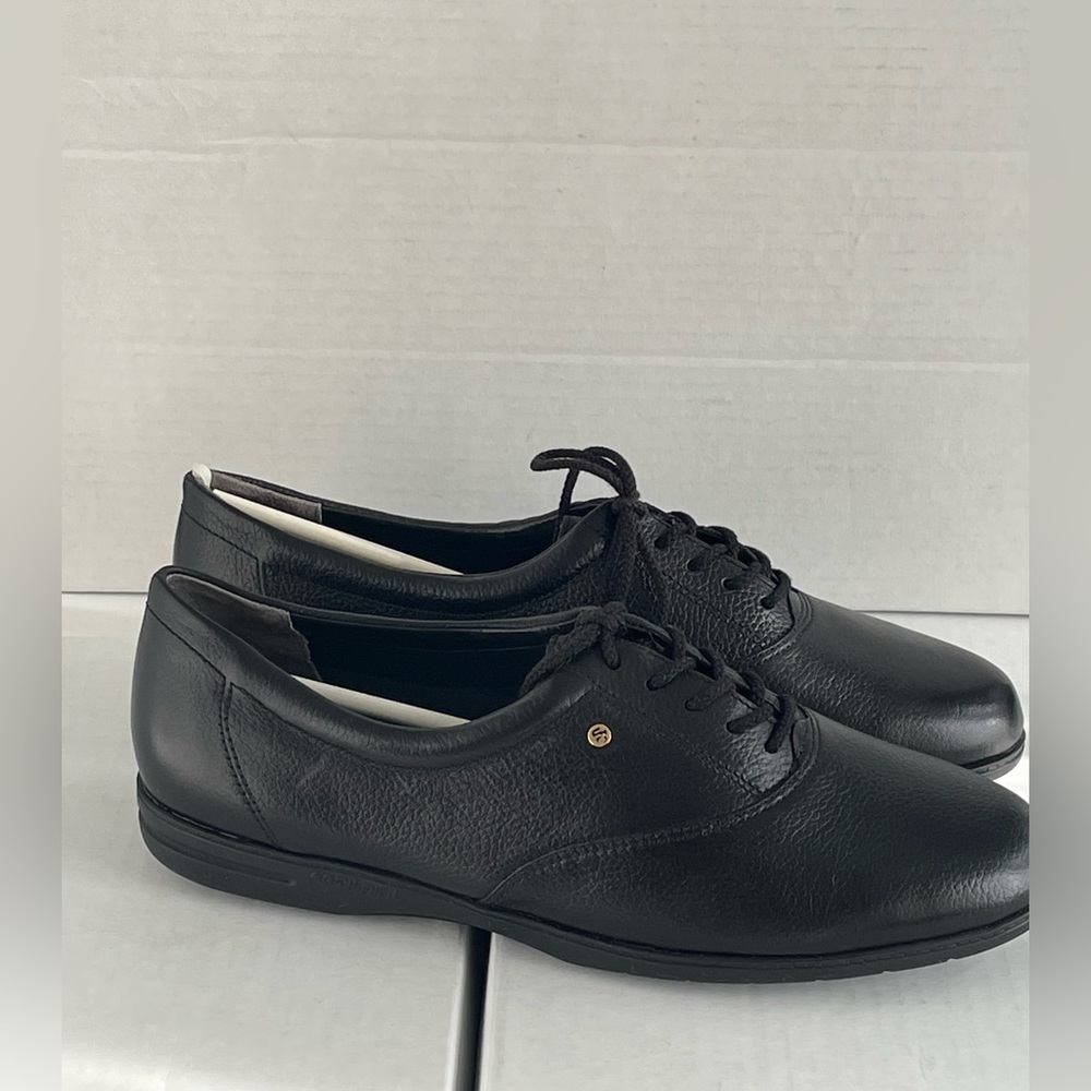 Easy Spirit women’s motion, oxford black leather sneaker, size 9.5 B 2/A.